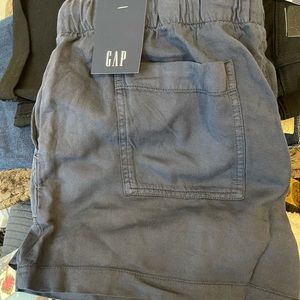 Indigo gap pull on shorts